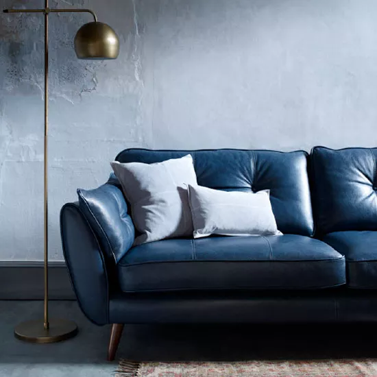 Стильный кожаный диван синий