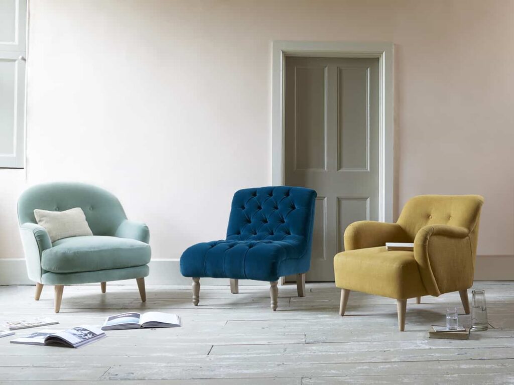 Тренды мебели для гостиной 2023 кресла