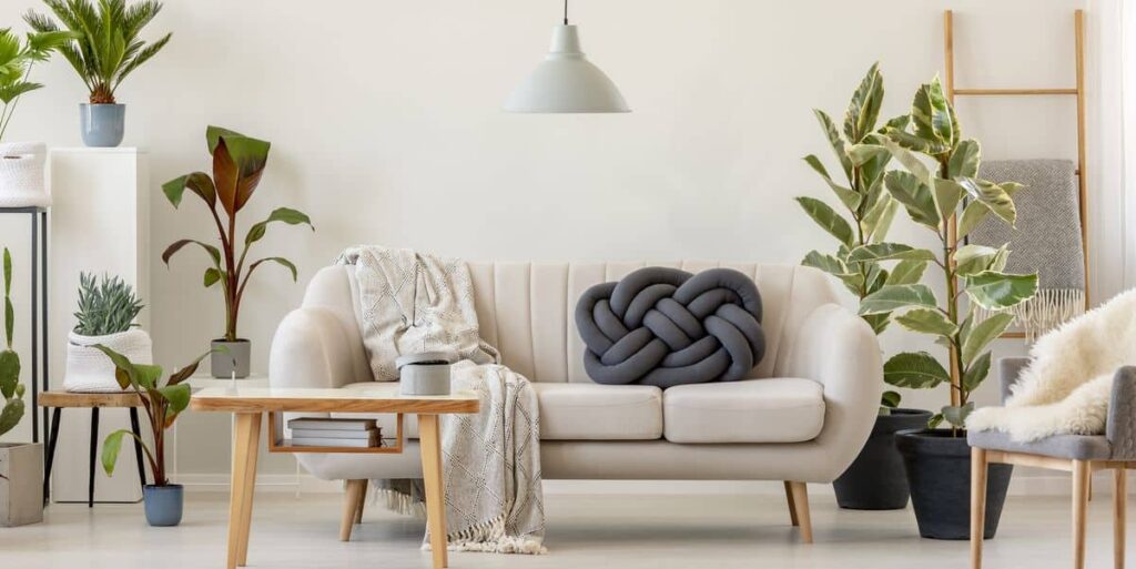 Тренды мебели для гостиной 2023 подушка