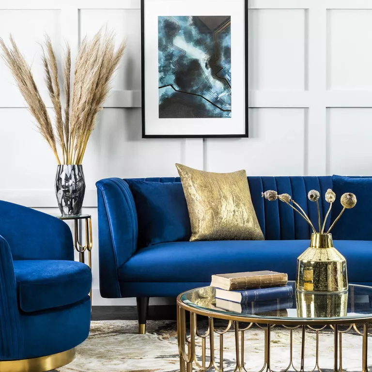 Синий диван с золотом