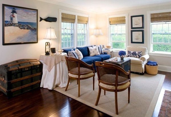 Синий диван стильный в интерьере