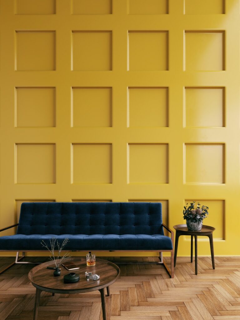 Синий диван на желтом фоне