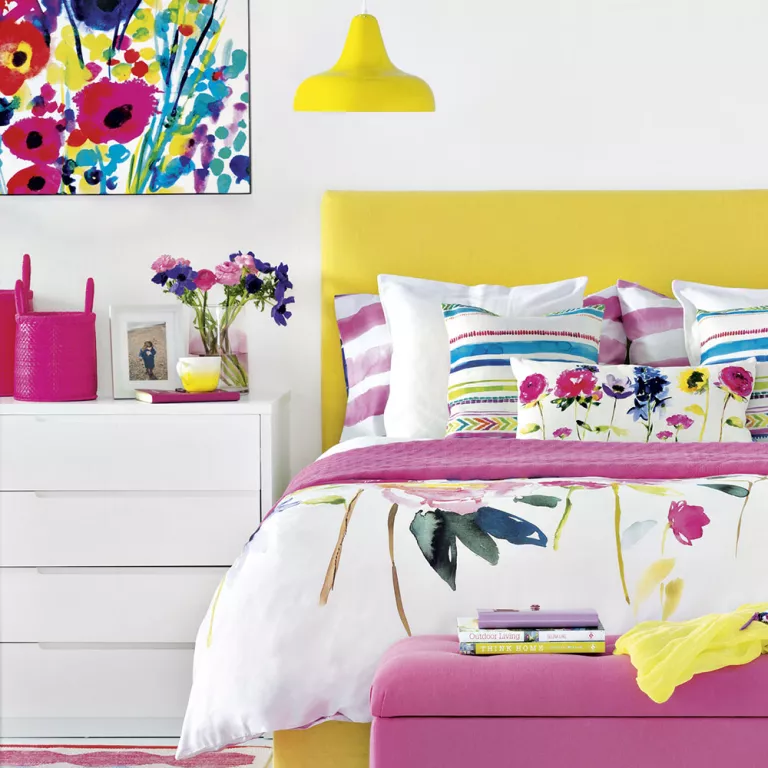 Разноцветная спальня