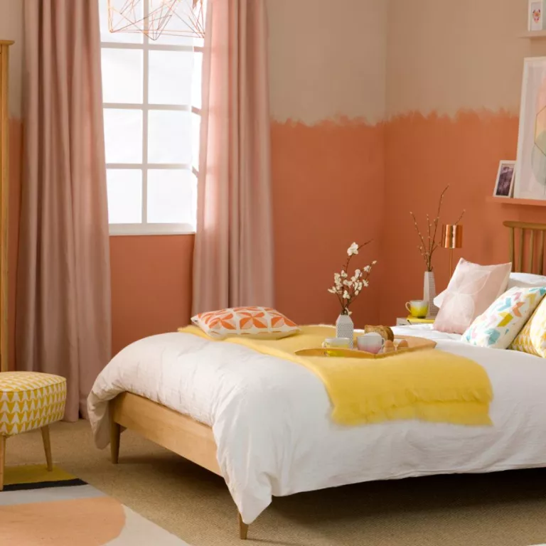 Оранжевая и желтая спальня
