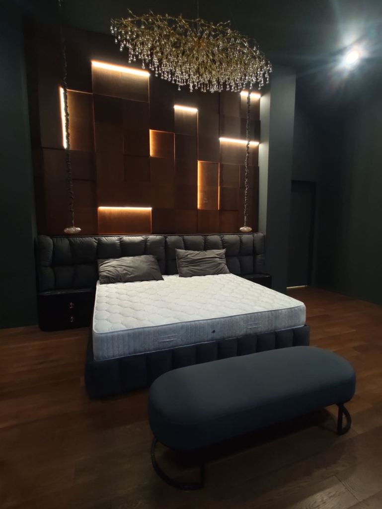 Дизайнерские кровати и максимализм - 10 ярких идей для спальни